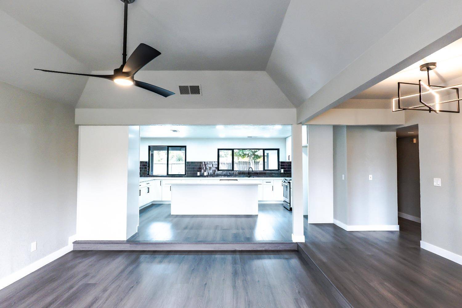 Fresno, CA 93704,647 W Magill AVE
