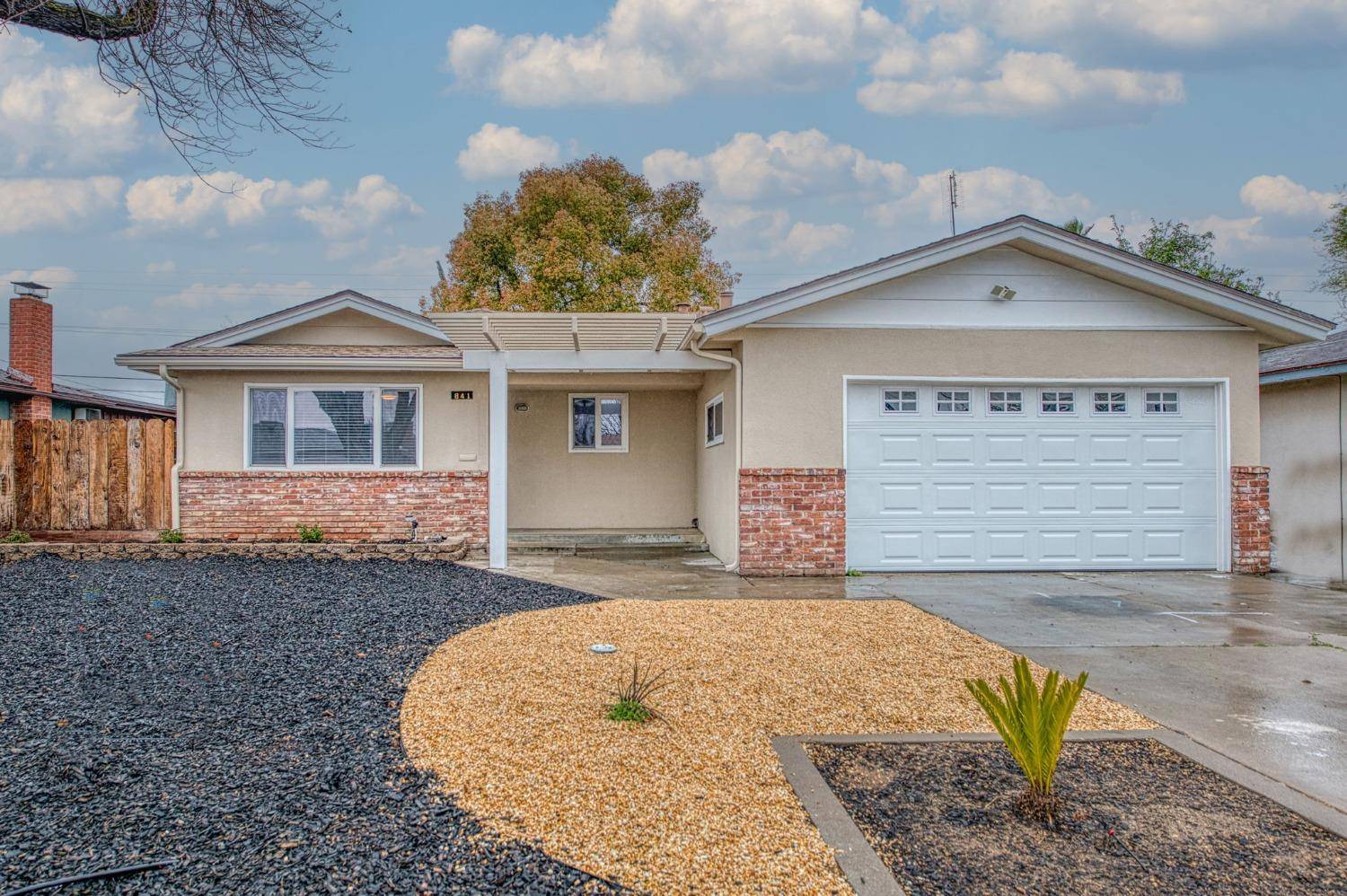 Clovis, CA 93612,841 W Santa Ana AVE