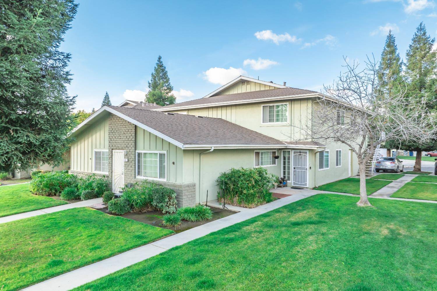 Clovis, CA 93612,431 W Santa Ana AVE #4