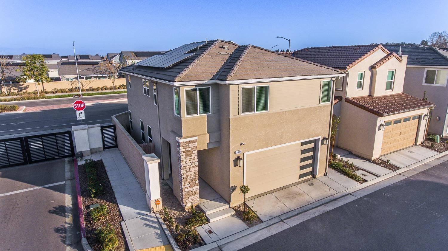 Clovis, CA 93619,2037 N Rogers LN