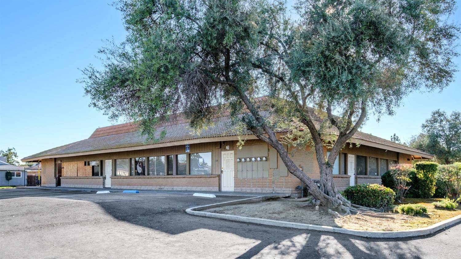 Fresno, CA 93726,4836 N First ST