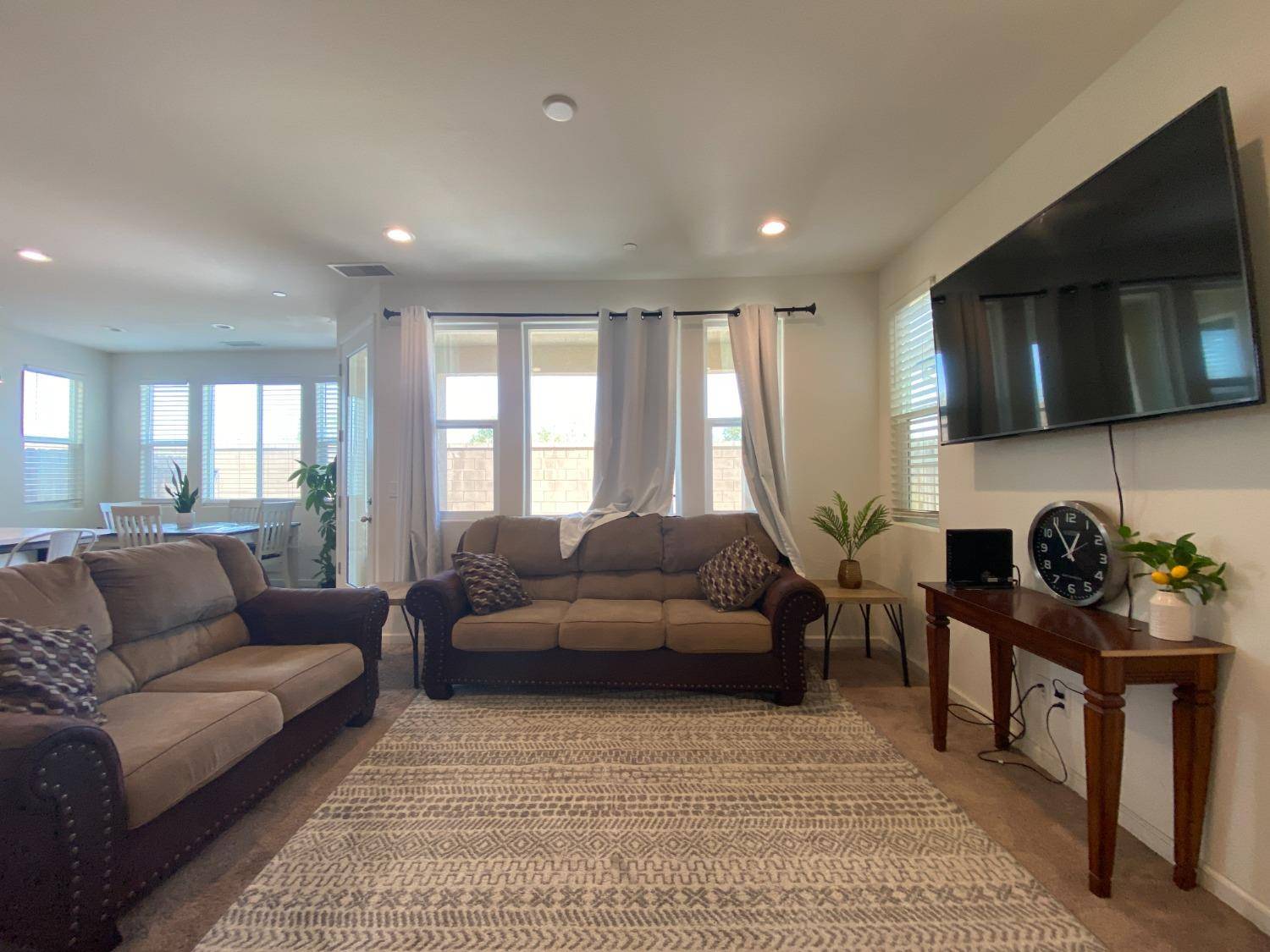Fresno, CA 93727,680 N Elise LN