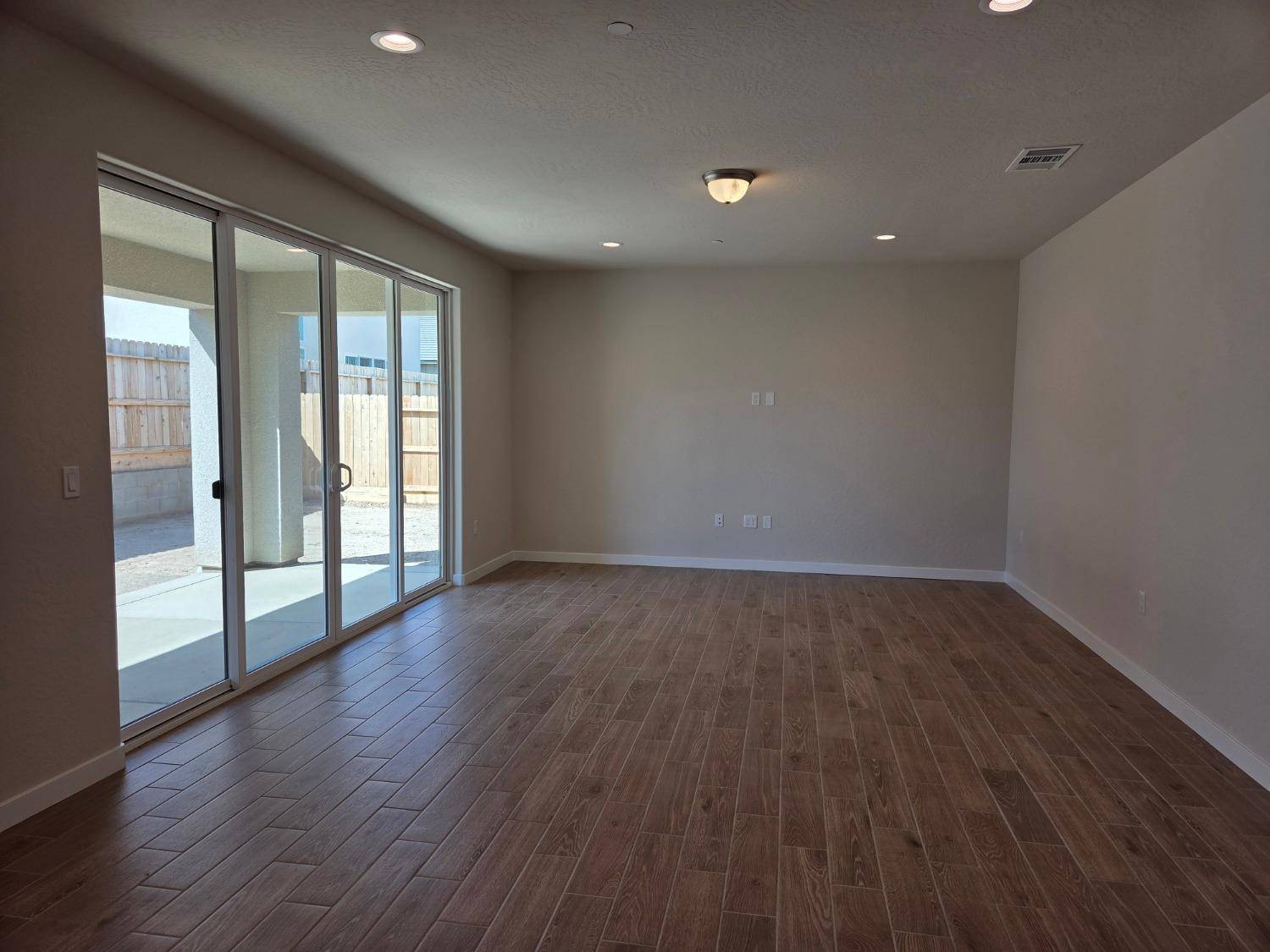 Madera, CA 93636,672 Discovery RD