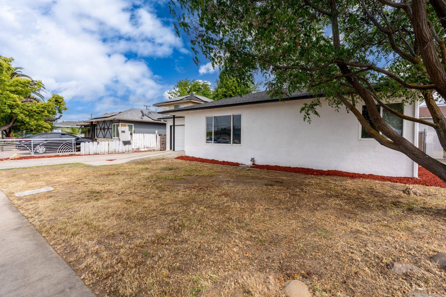 Fresno, CA 93703,4002 Maywood DR