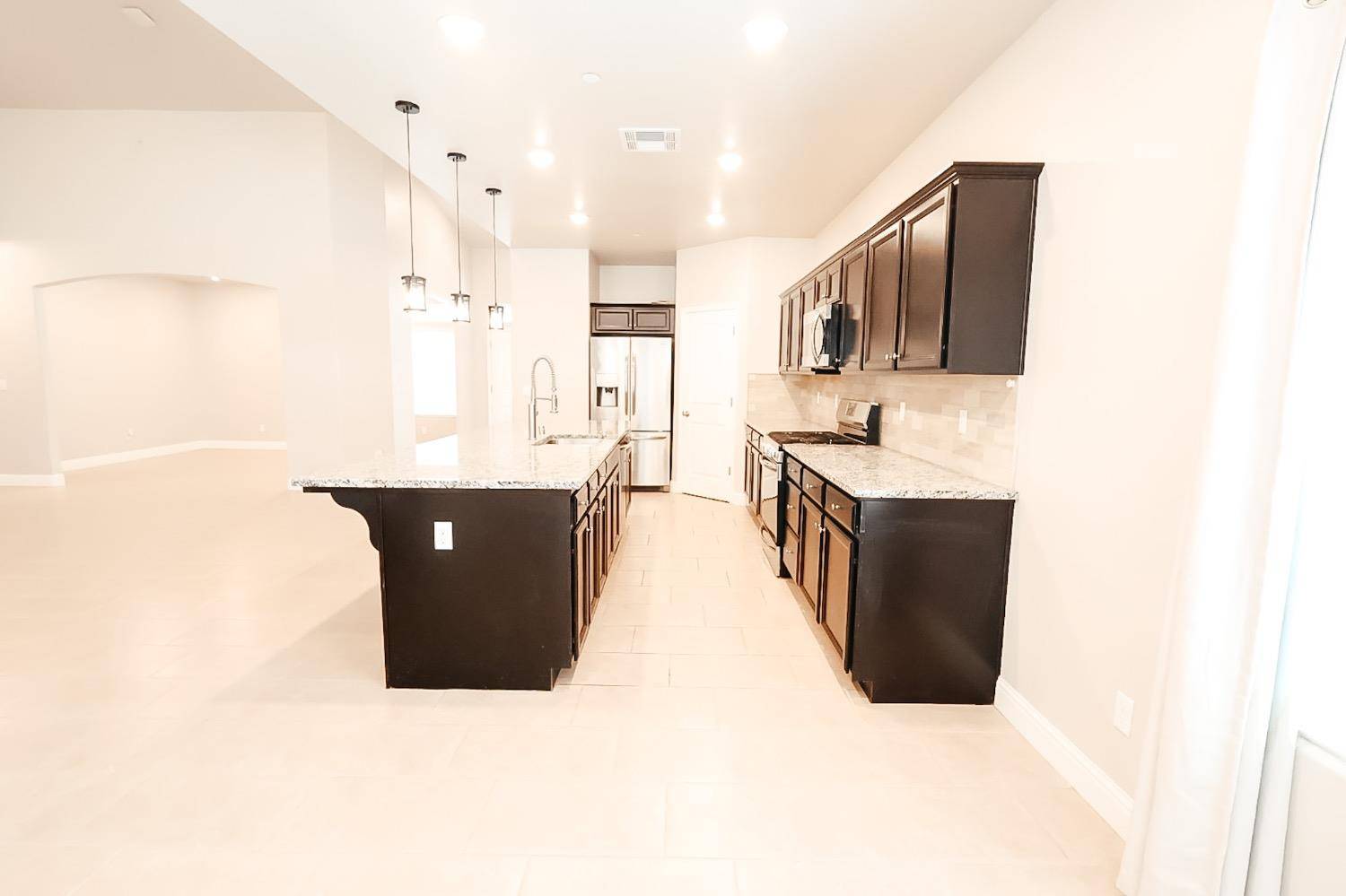 Tulare, CA 93274,3346 Parks AVE