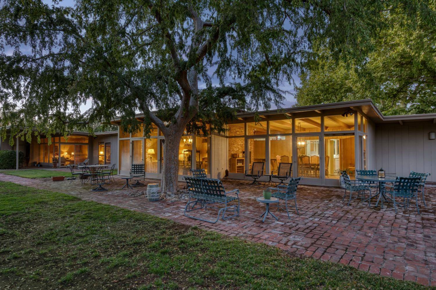 Fresno, CA 93727,5646 E Park Circle DR