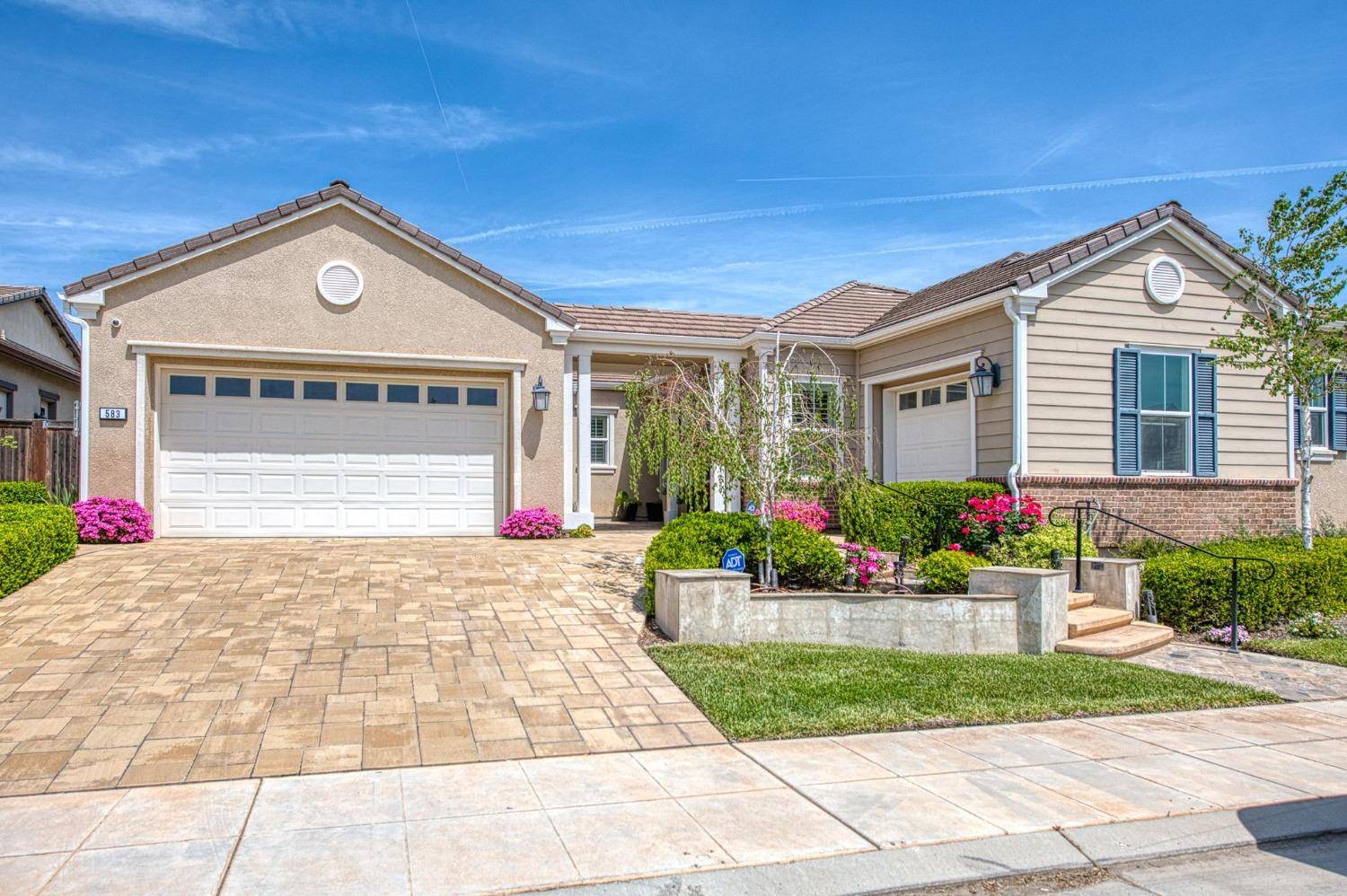 Madera, CA 93636,583 Crescent LN