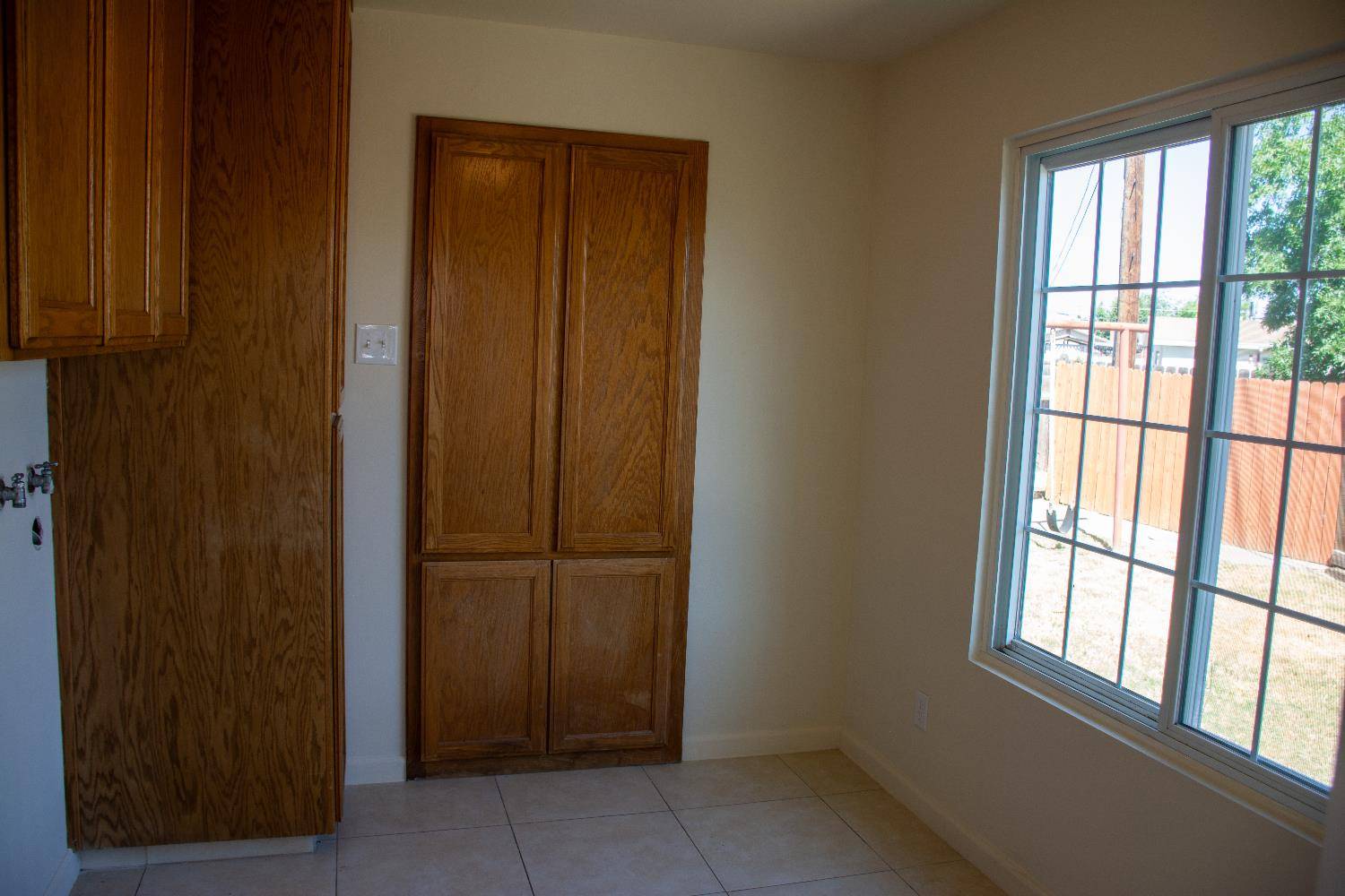 Hanford, CA 93230,1913 N Waukena WAY