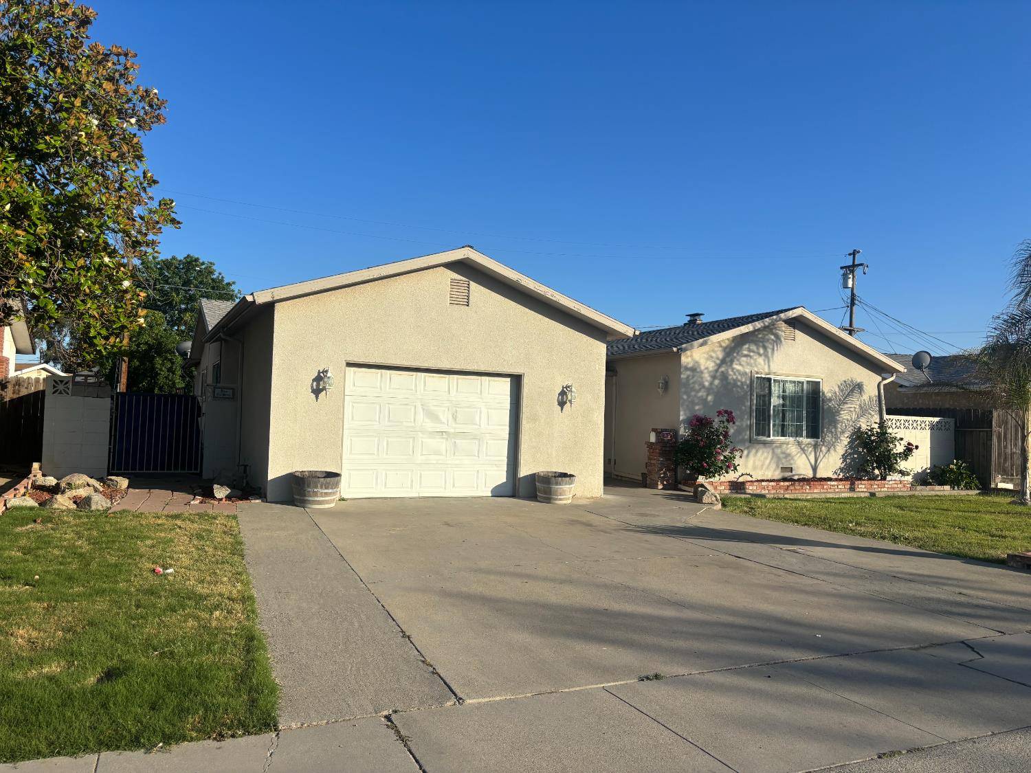 Hanford, CA 93230,1913 N Waukena WAY