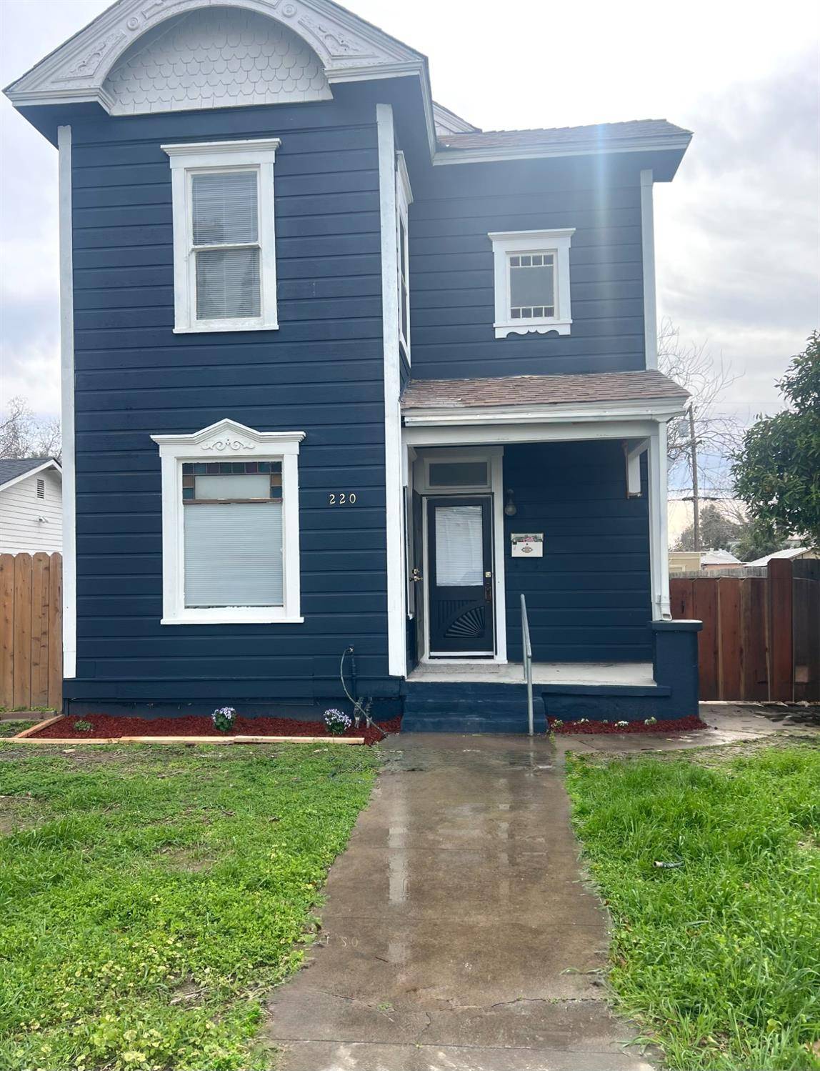 Madera, CA 93637,220 S K