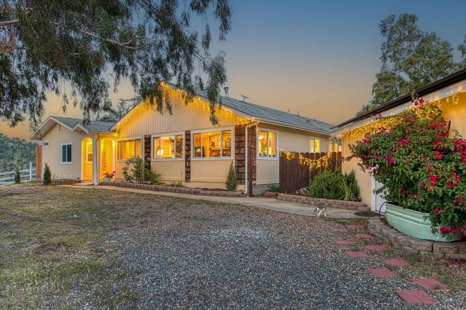 Yokuts Valley, CA 93675,35670 Hummingbird LN