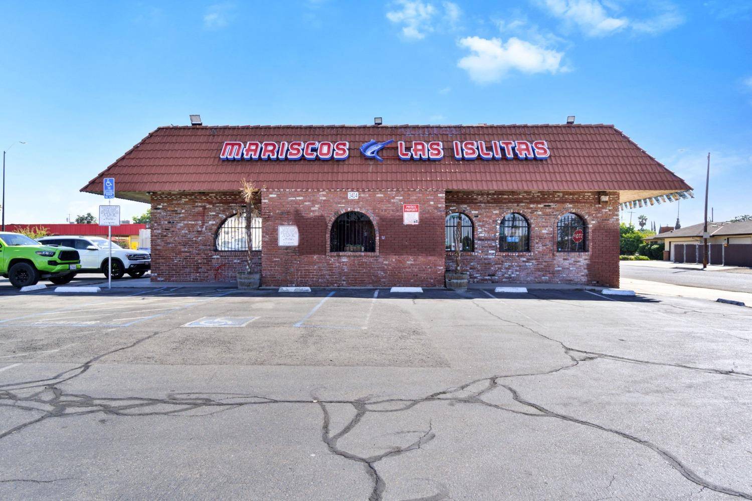 Fresno, CA 93726,3404 N Cedar AVE