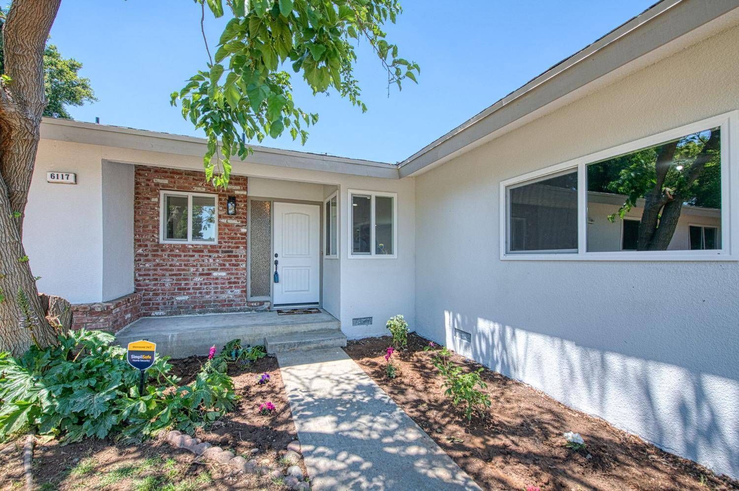Fresno, CA 93704,6117 N Colonial AVE