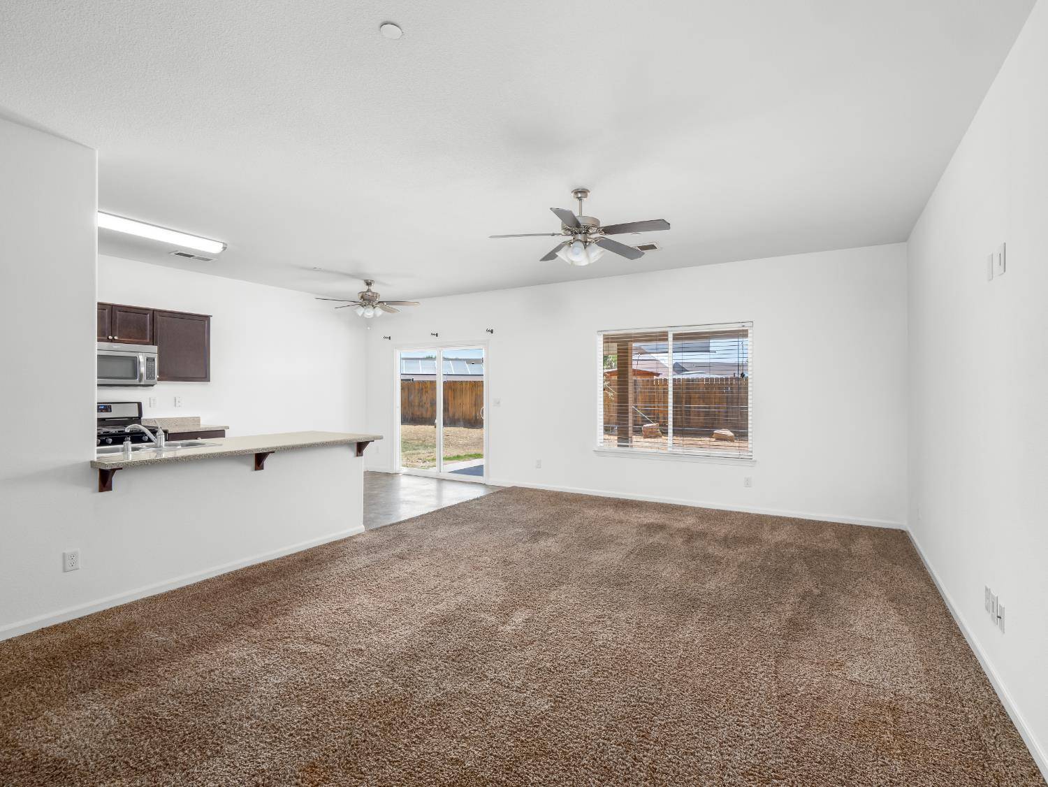 Dinuba, CA 93618,1585 Dallas Street
