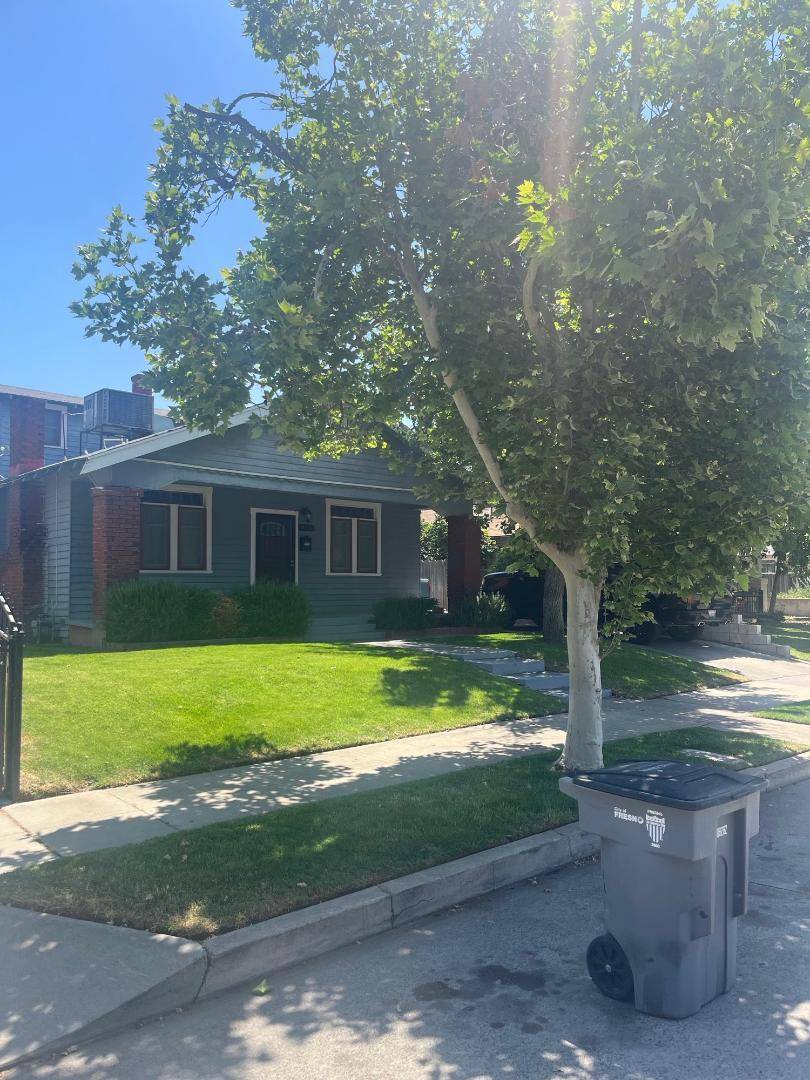 Fresno, CA 93728,814 N Roosevelt AVE