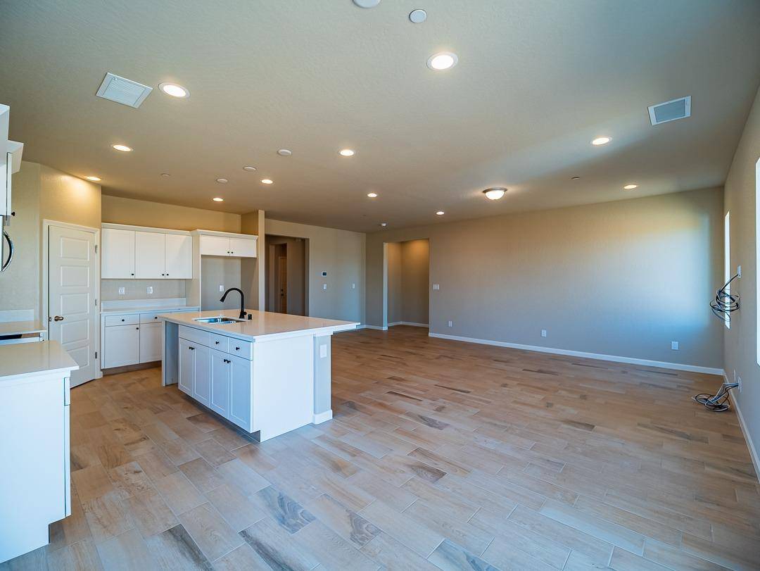 Madera, CA 93636,917 Beaver Pond Loop