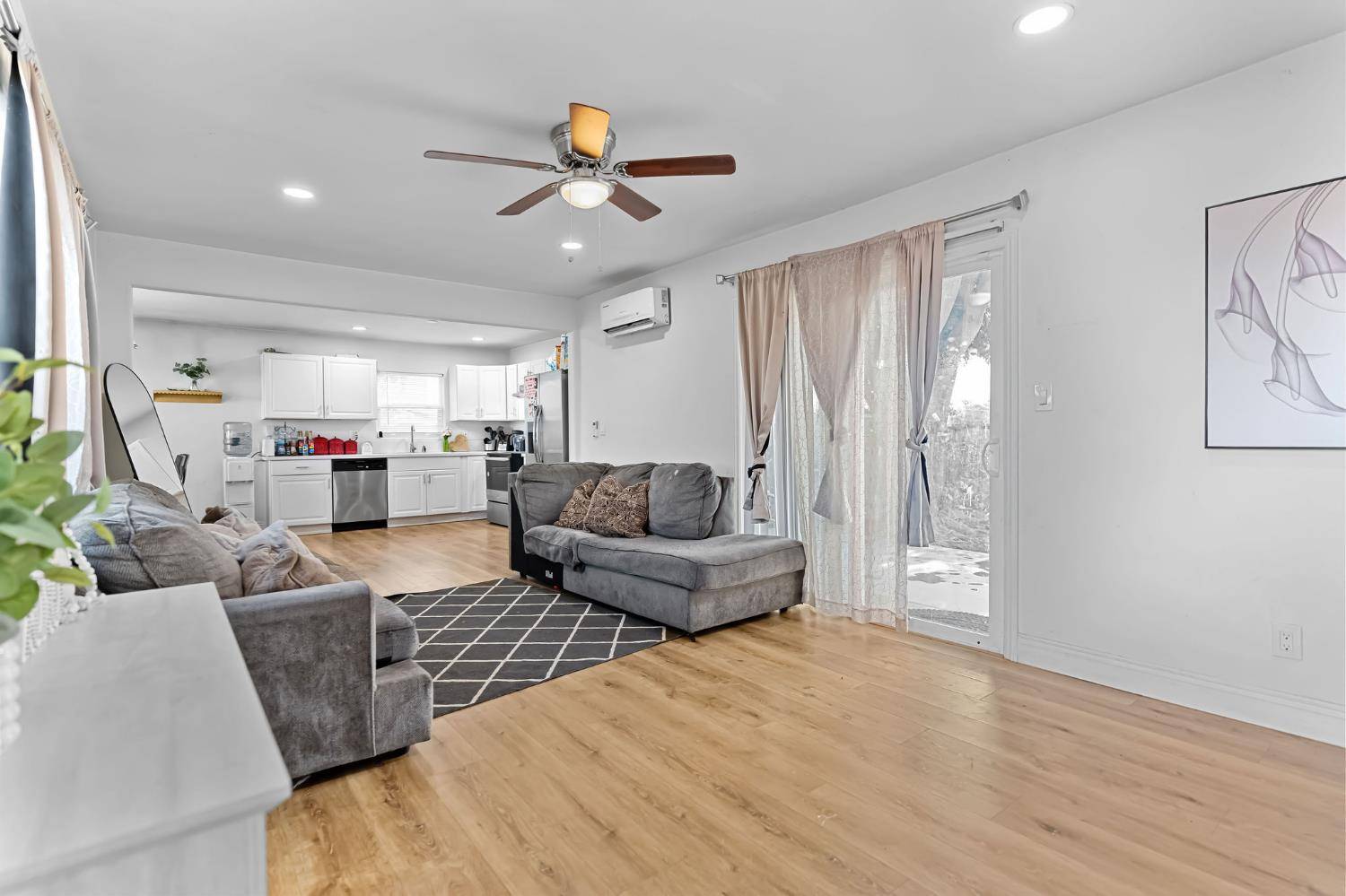 Selma, CA 93662,2157 Locust ST