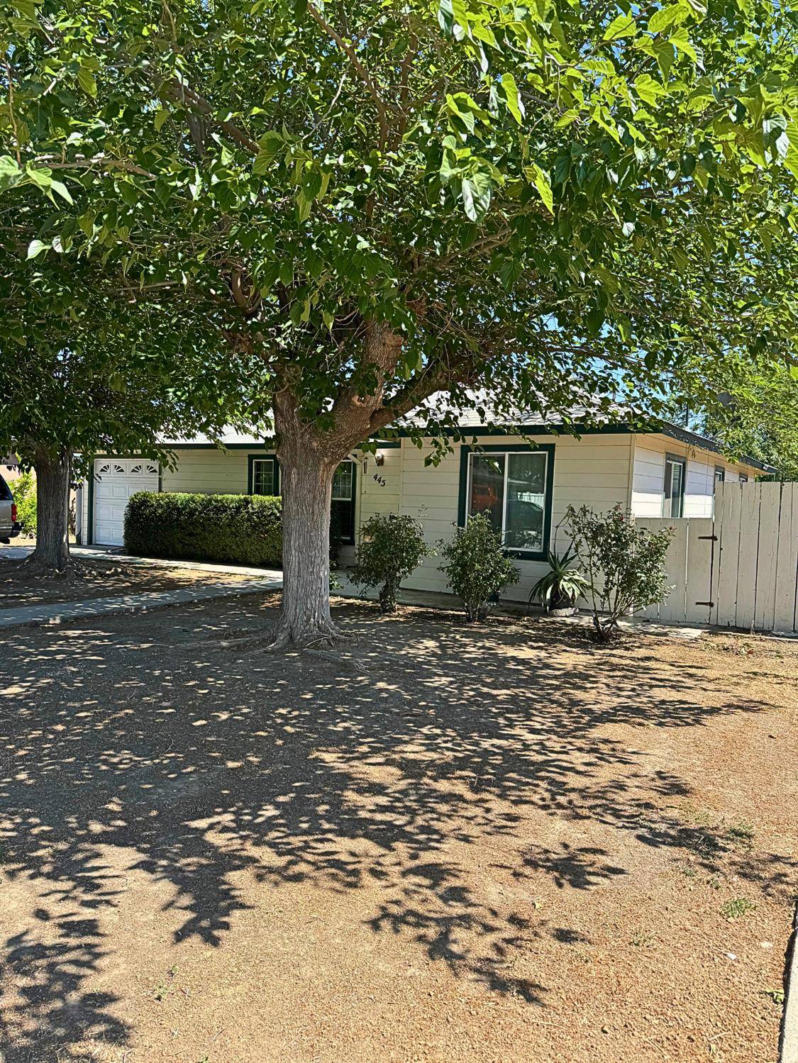 Coalinga, CA 93210,445 Yale