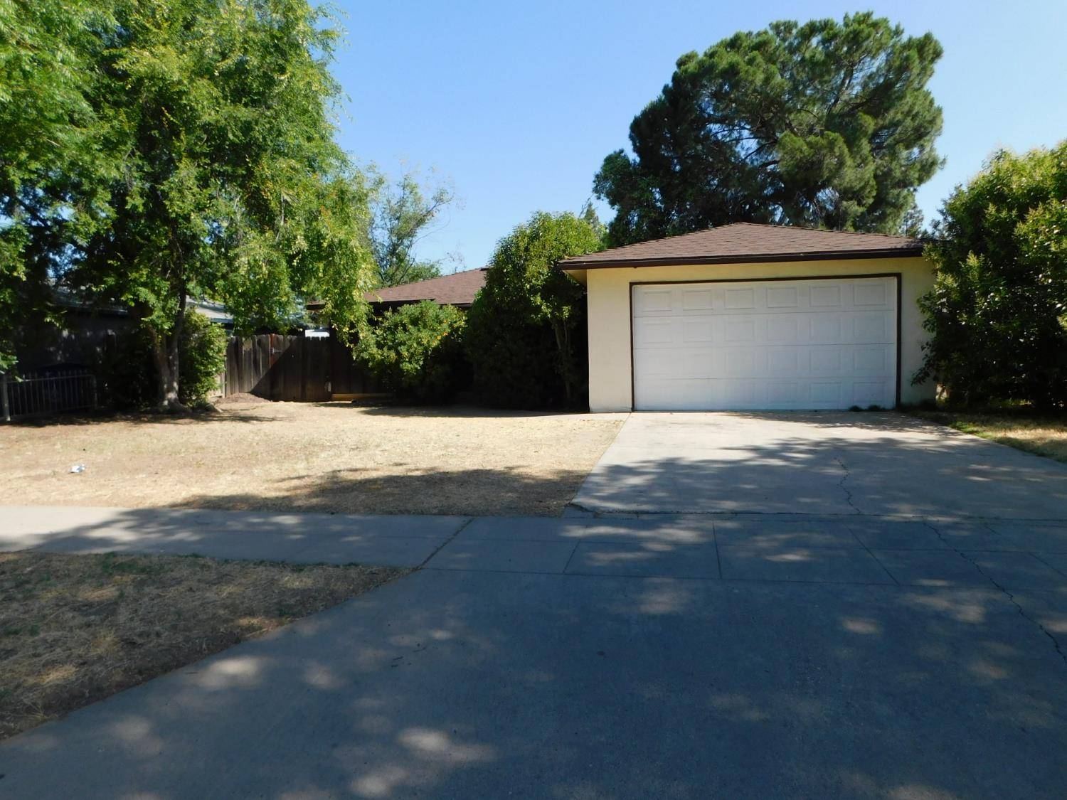 Fresno, CA 93722,3032 W Alamos AVE