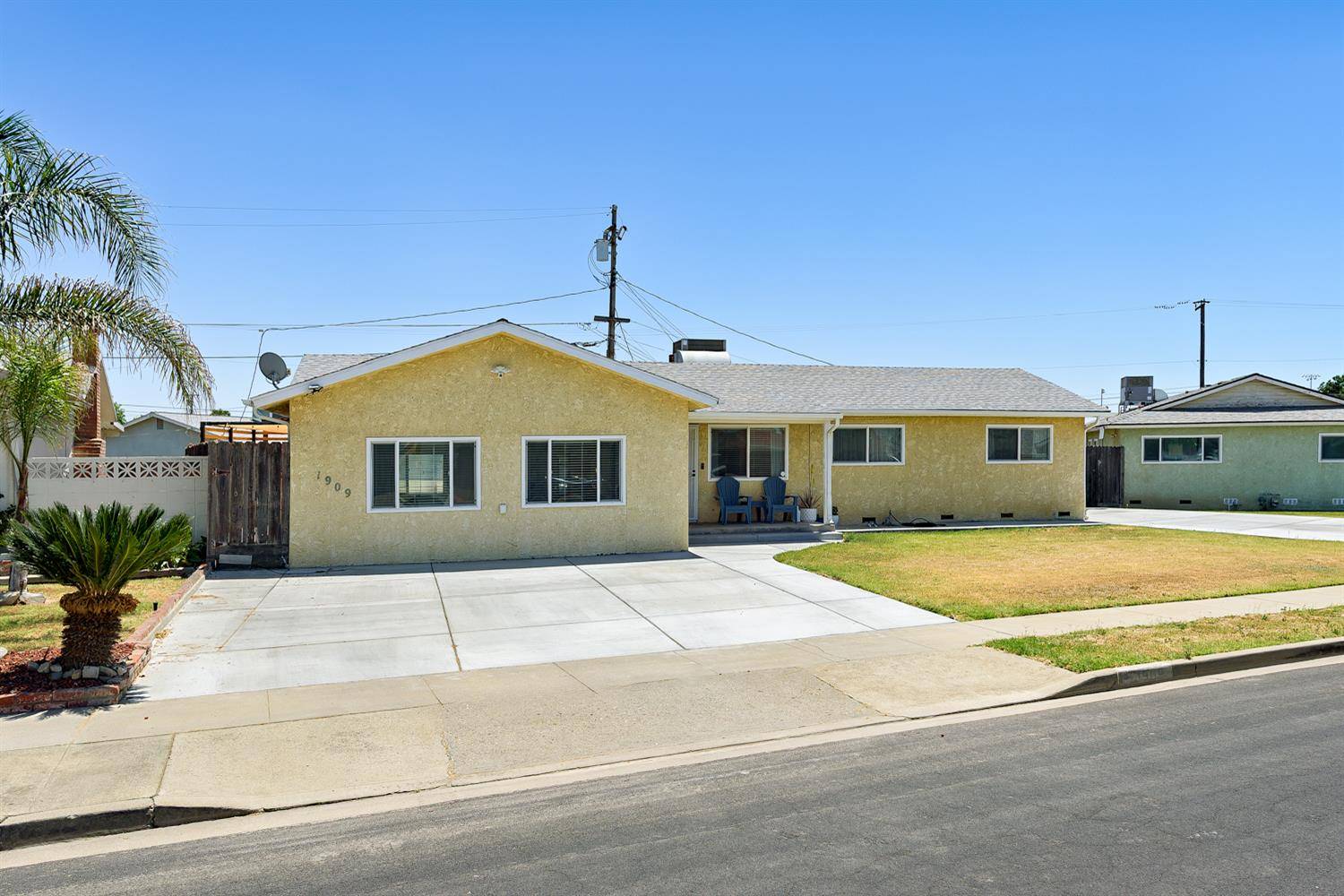 Hanford, CA 93230,1909 N Waukena WAY