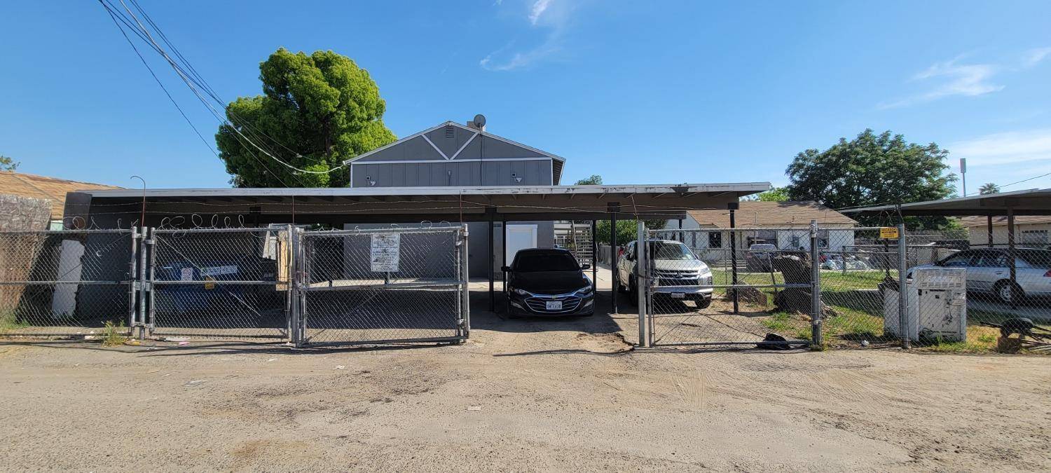 Fresno, CA 93701,2025 E White AVE