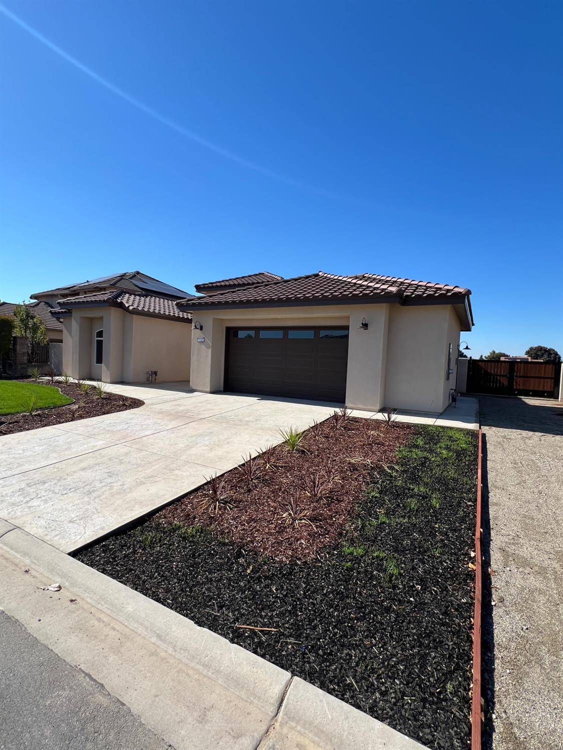 Chowchilla, CA 93610,8385 Lake Shore DR