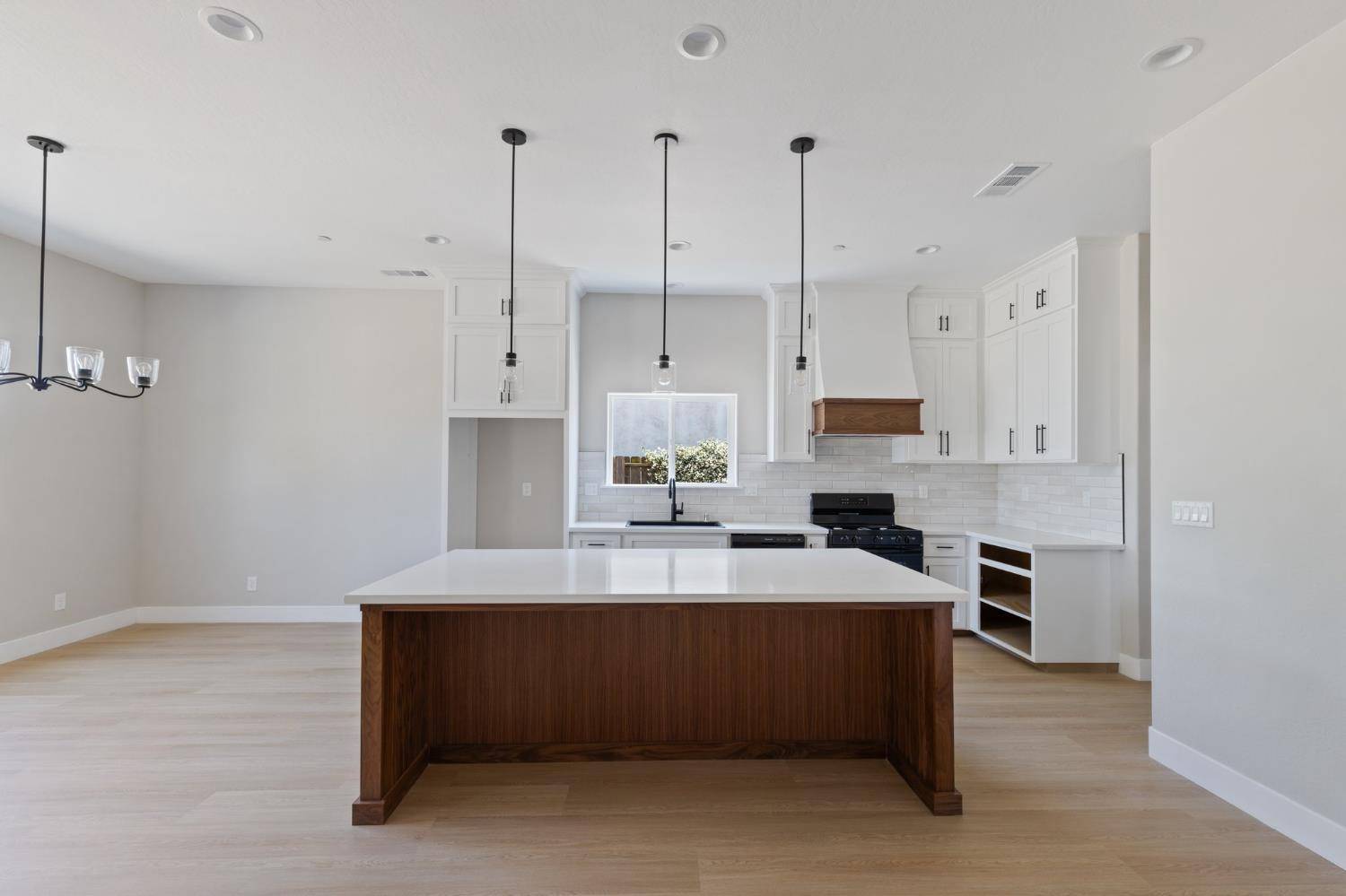 Chowchilla, CA 93610,8440 Lake Shore DR