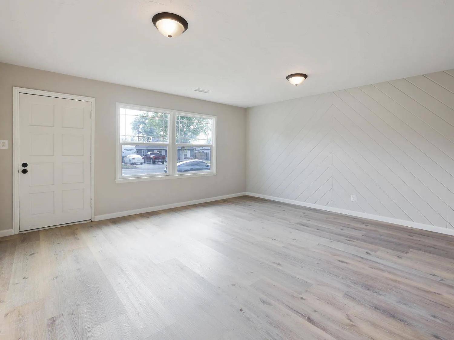 Visalia, CA 93292,901 S S Burke Street