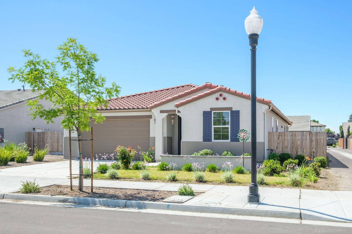Kingsburg, CA 93631,952 Howard ST