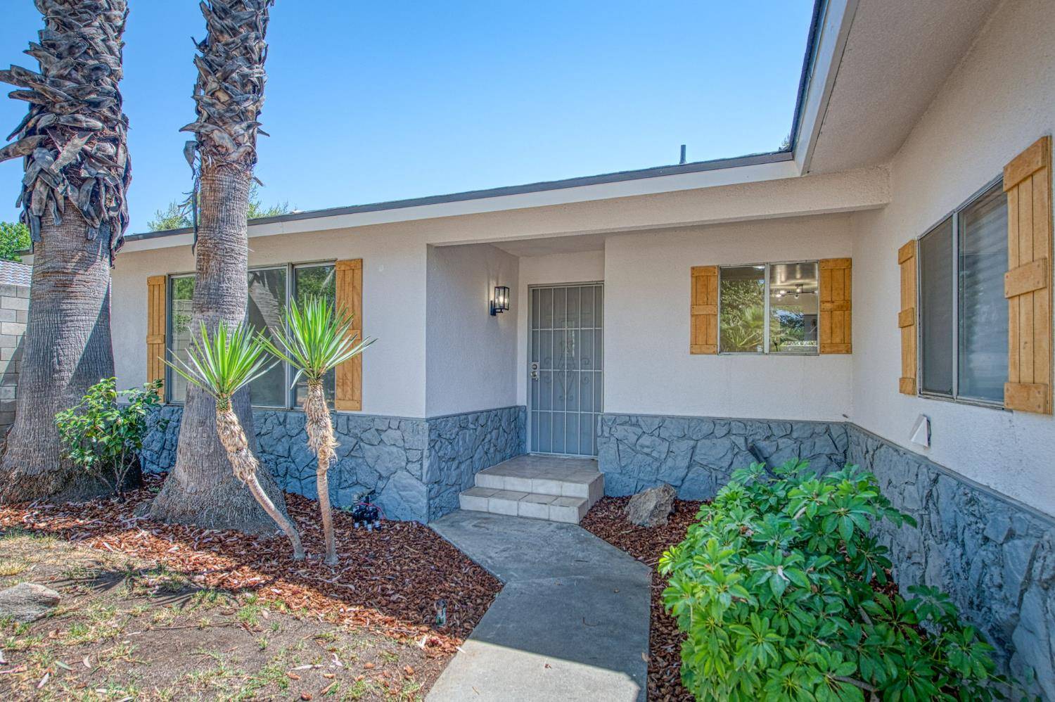 Fresno, CA 93727,1448 N Helm AVE