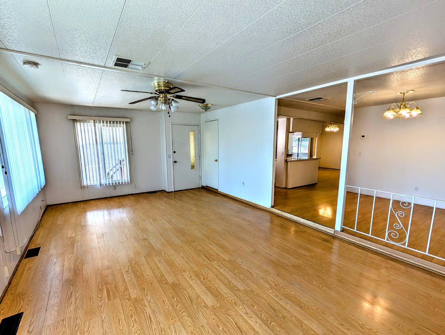 Clovis, CA 93612,1001 Sylmar AVE #207