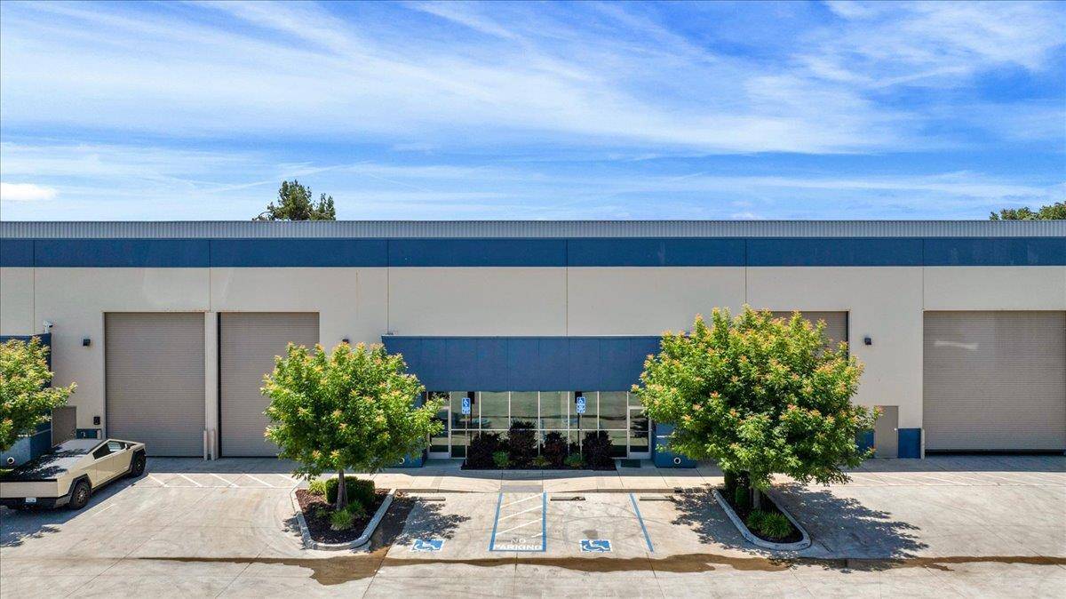 Clovis, CA 93611,390 Park Creek DR