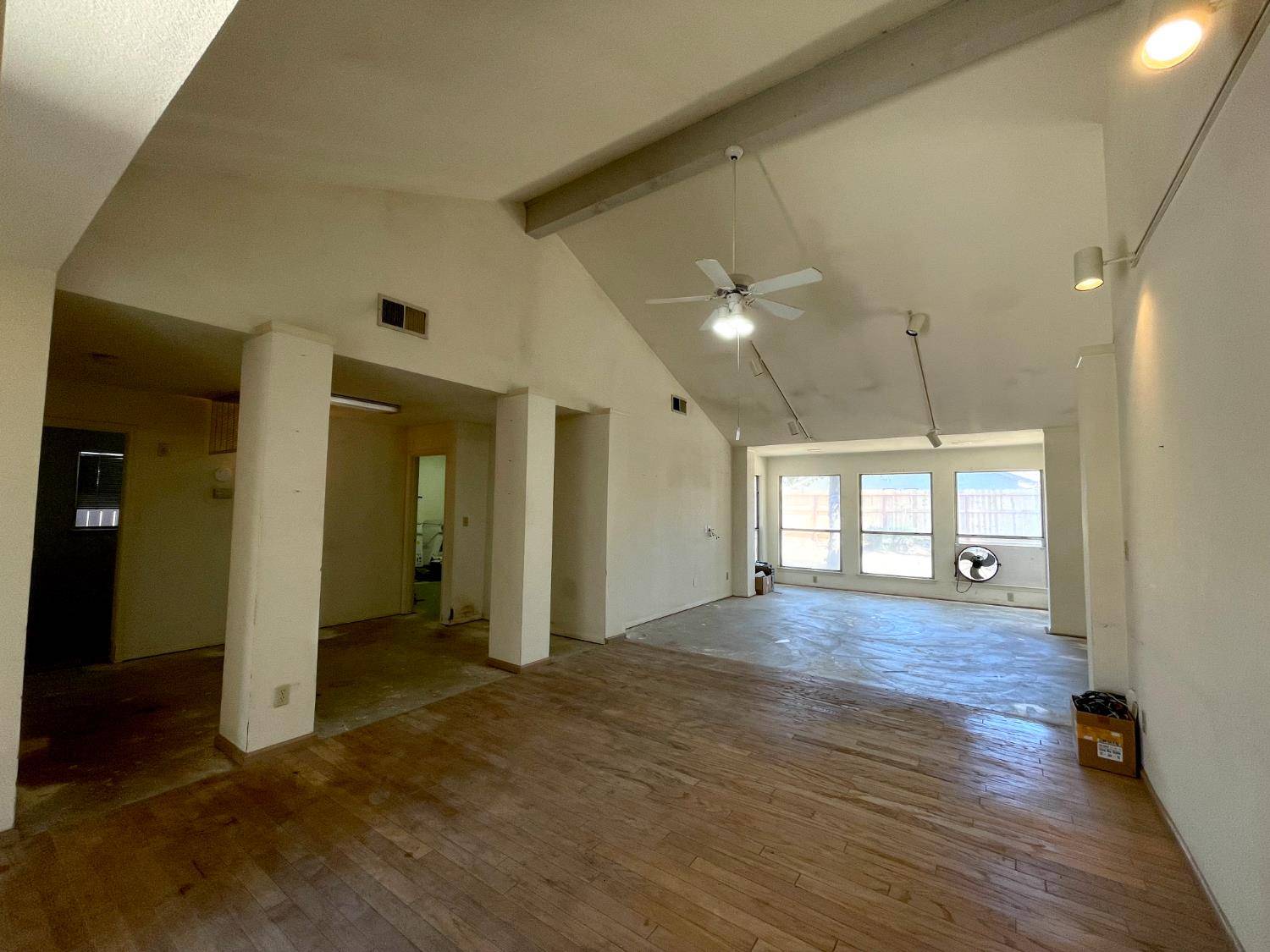 Fresno, CA 93722,5092 W Stuart AVE