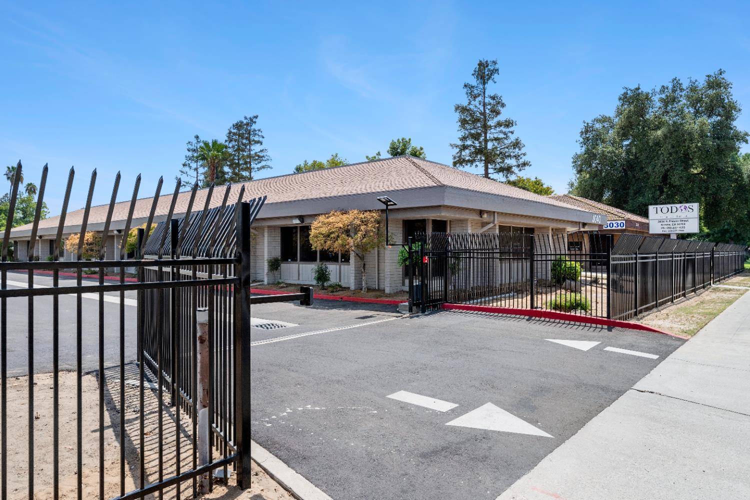 Fresno, CA 93703,3040 N Fresno ST