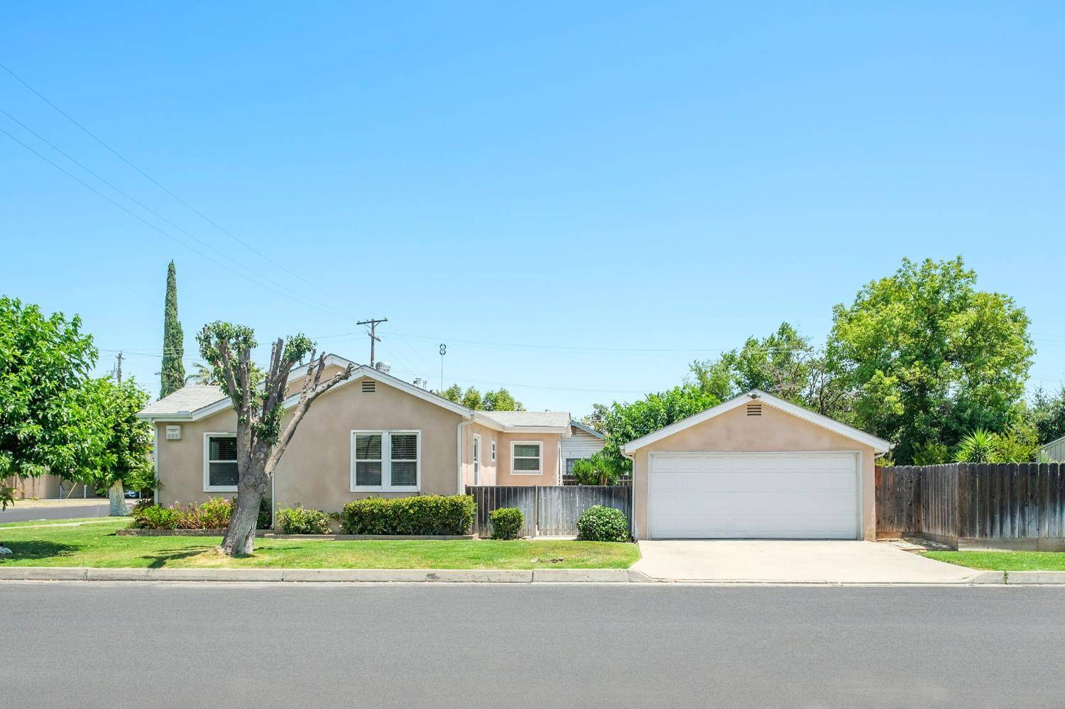 Madera, CA 93637,920 W 6th ST