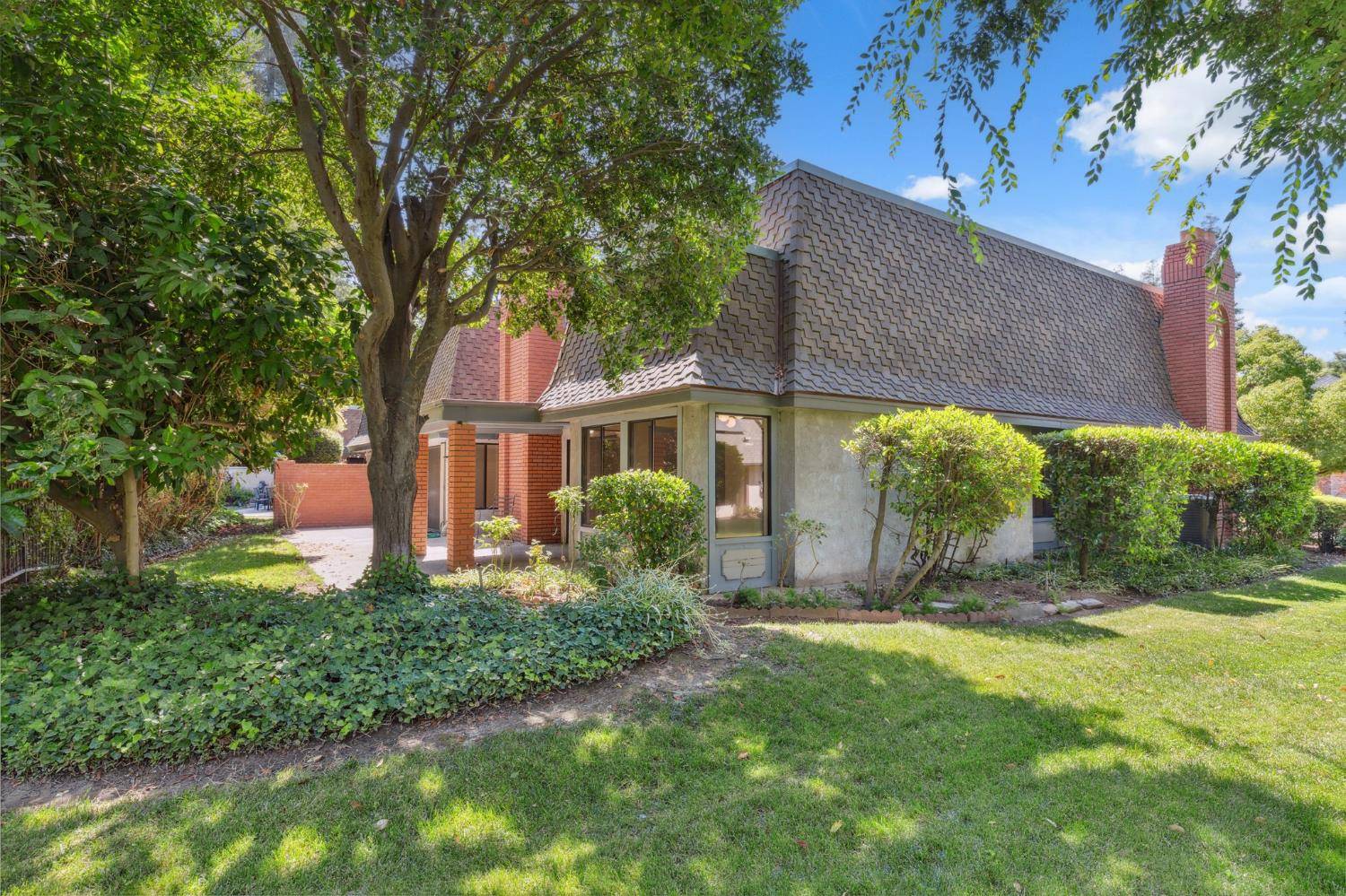 Fresno, CA 93711,2812 W Kensington LN