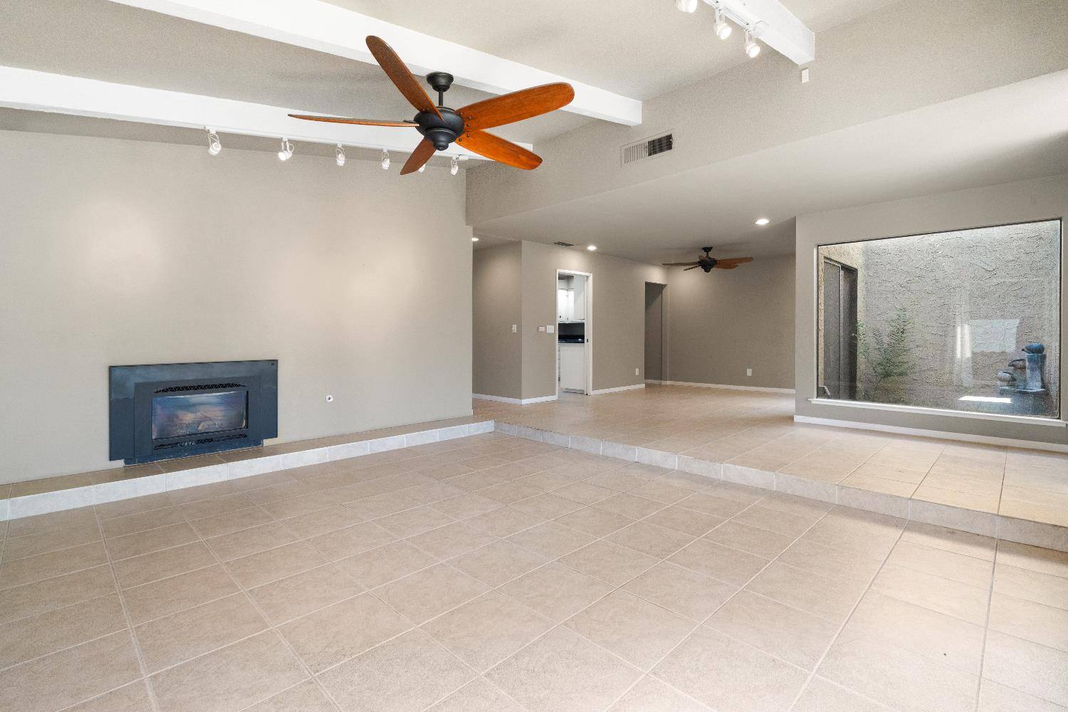 Fresno, CA 93711,2073 W Calimyrna AVE #101