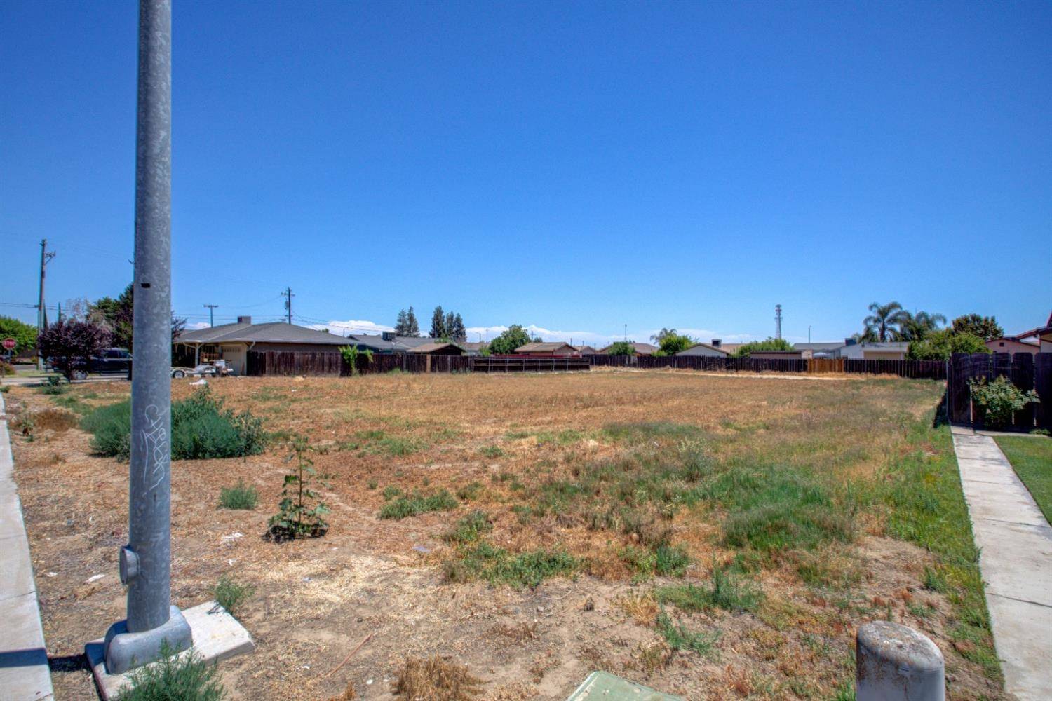 Livingston, CA 95334,612 East AVE