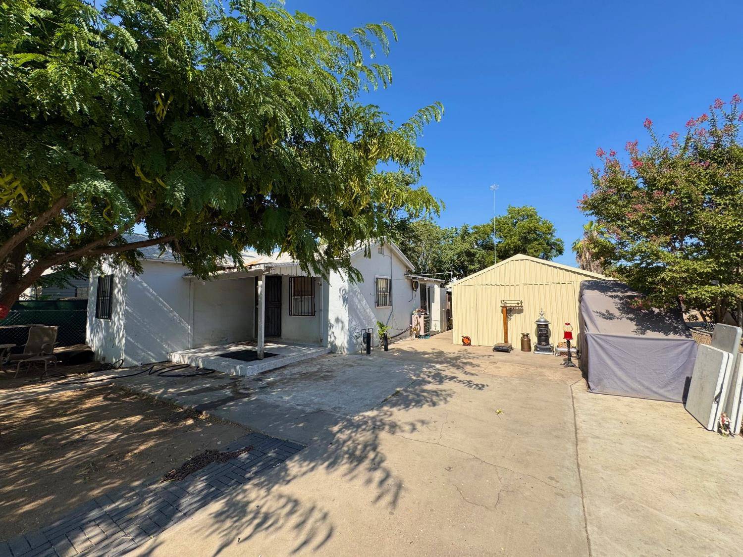 Fresno, CA 93725,2465 S 11th ST