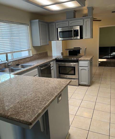 Fresno, CA 93722,6324 N Brix