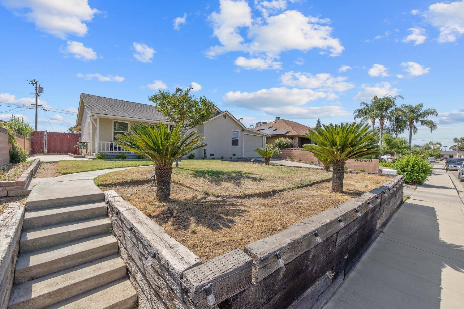 Reedley, CA 93654,723 N Lourae AVE