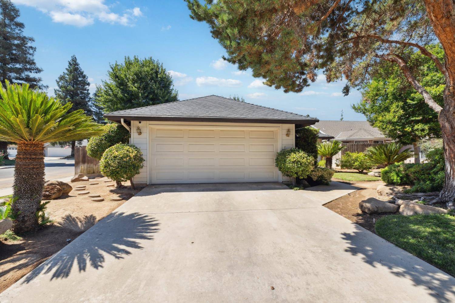 Fresno, CA 93720,1059 E Fallbrook AVE