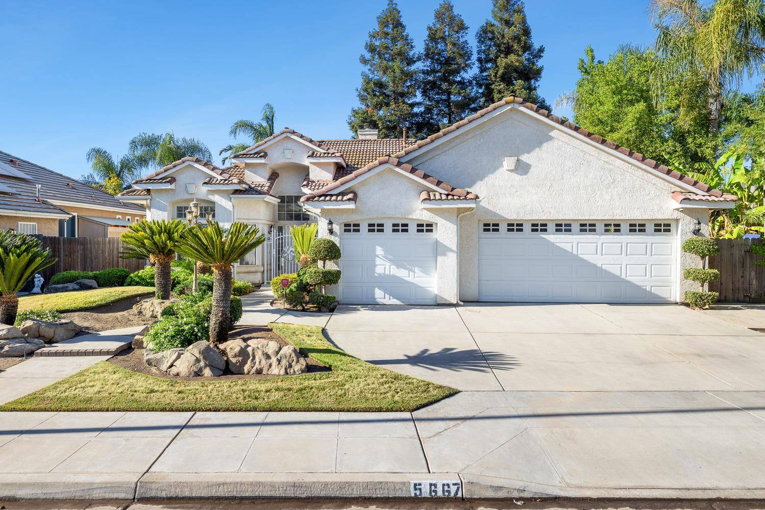 Fresno, CA 93722,5667 W Bluff AVE