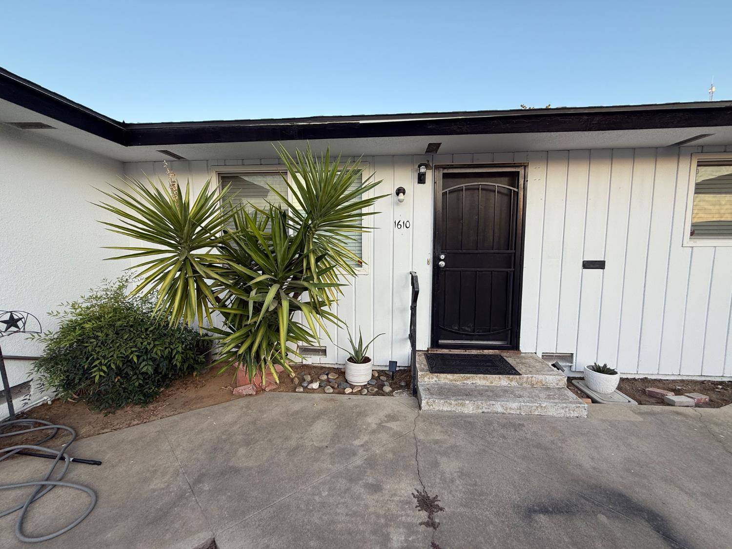 Reedley, CA 93654,1205 F ST