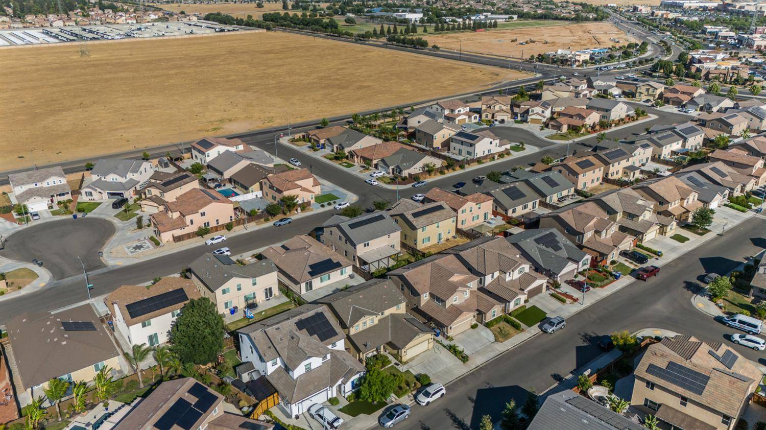Fresno, CA 93722,7141 N Shiraz AVE