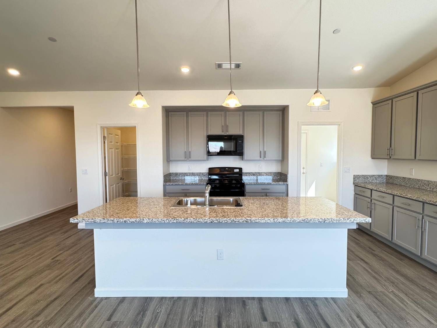 Avenal, CA 93204,1132 E Orange ST