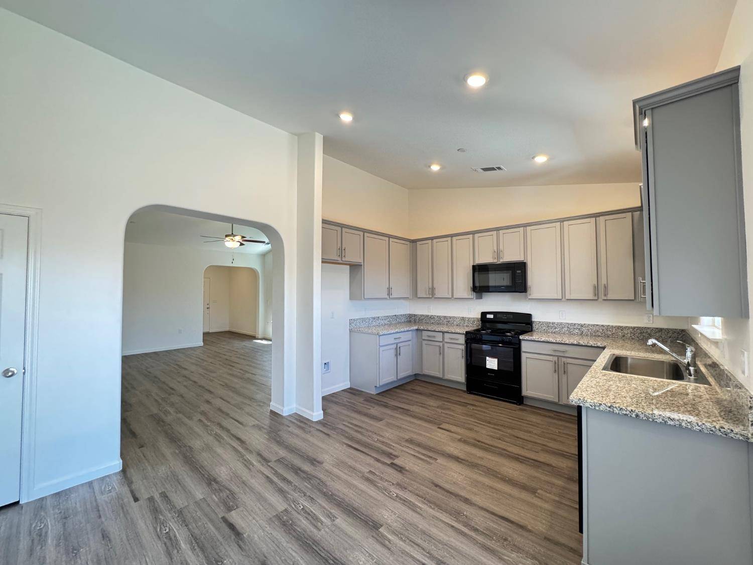 Avenal, CA 93204,1236 E Orange ST