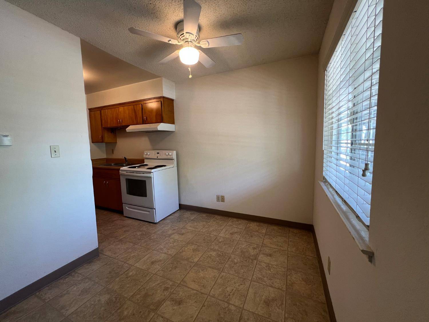 Kingsburg, CA 93631,910 Nevada