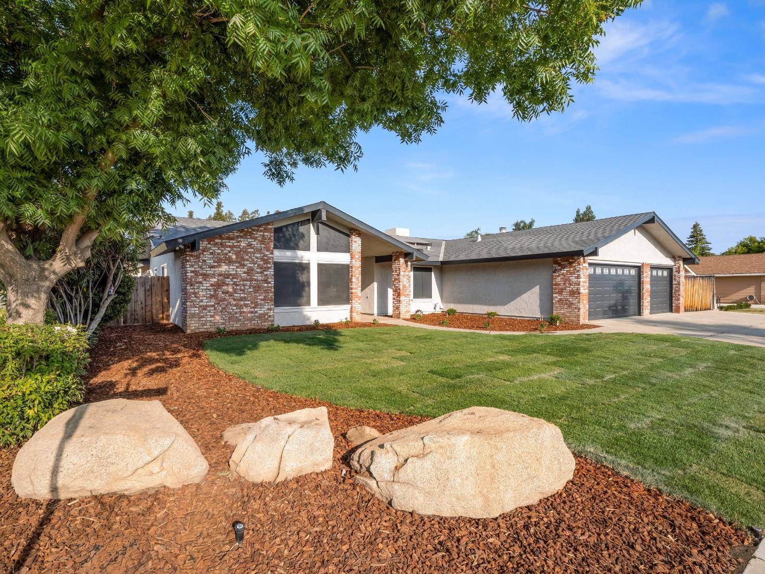 Clovis, CA 93611,37 Douglas AVE