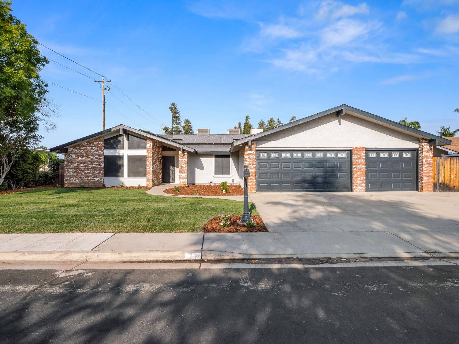 Clovis, CA 93611,37 Douglas AVE